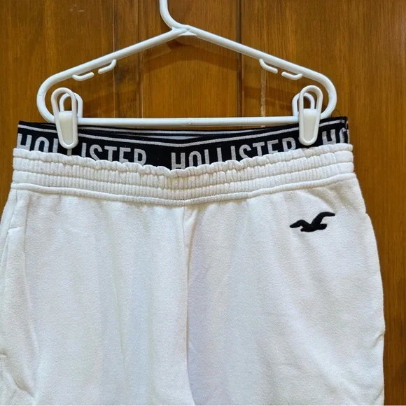 Hollister White Joggers with Elastic Waistband and Relaxed Fit - Picture 2 of 8